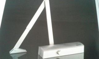 自动闭门器 自动闭门器