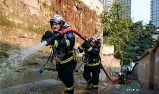 坐飞机偶遇万家灯火