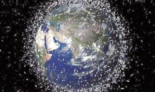 多个发光体划过夜空